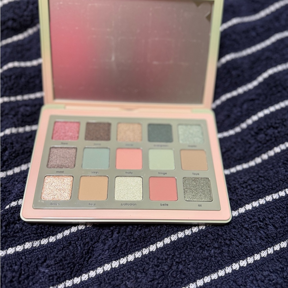 Natasha Denona Retro Glam Eyeshadow Palette - Picture 2 of 2